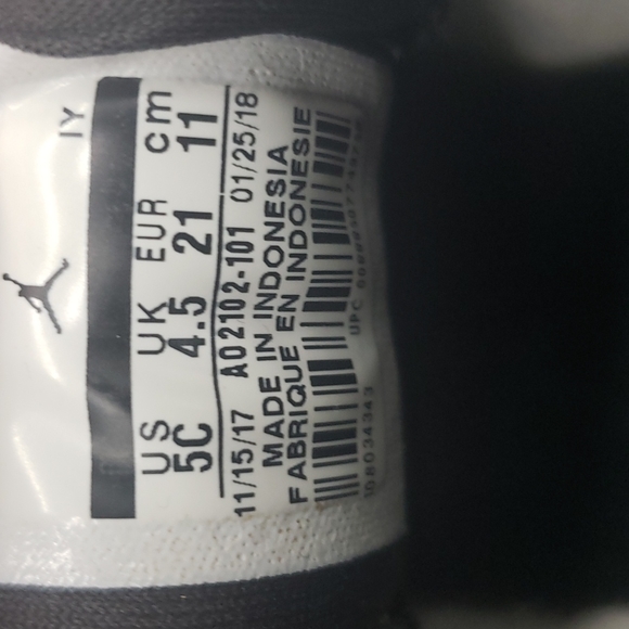 Nike Boys Air Jordan TE 2 Low White Black Basketball Shoes Size 5C - Picture 5 of 6